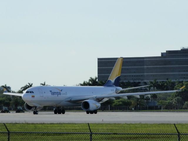 Airbus A330-200 (N330QT)