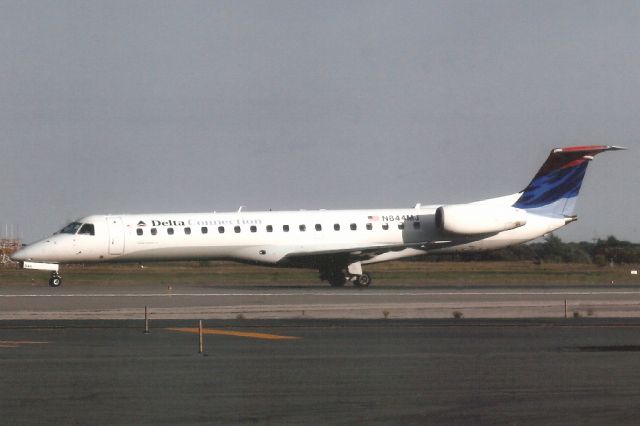 Embraer ERJ-145 (N844MJ) - Seen here in Sep-06.br /br /Exported to Mexico 8-May-14 as XA-RHF for TAR Aerolíneas.