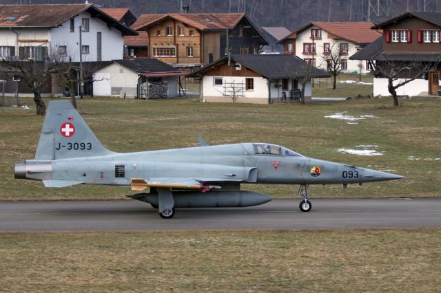 — — - Taxiing from the mountain-hangar through the village of Meiringen to the airbase of Meiringen (Switzerland)