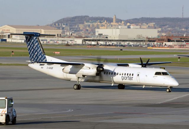 de Havilland Dash 8-400 (C-GKQB)