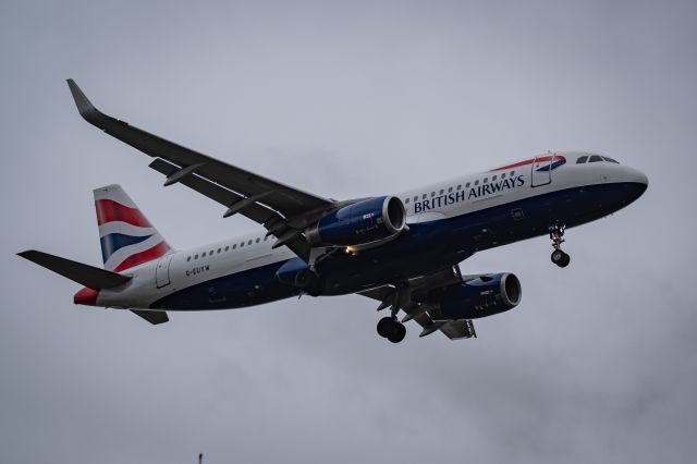 Airbus A320 (G-EUYW) - Had a long layover in London... Decided to check out the famed Myrtle Ave, and turns out, when 27L is the arriving runway, it is quite a show!