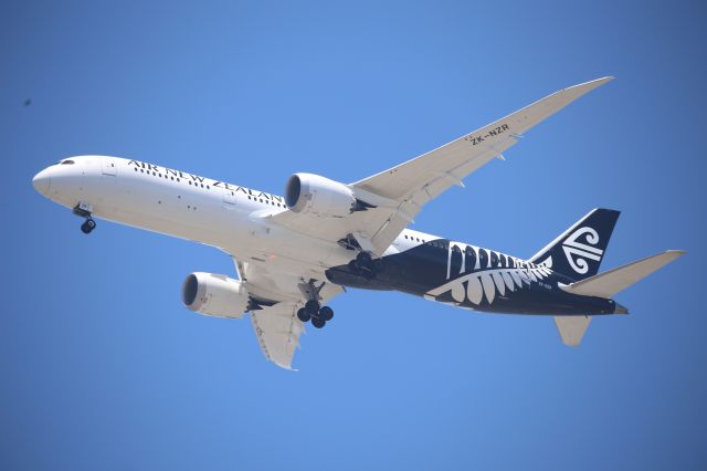 Boeing 787-9 Dreamliner (ZK-NZR)