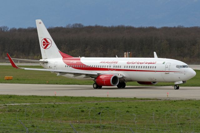 Boeing 737-800 (7T-VKB)