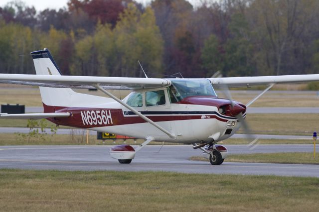 Cessna Skyhawk (N6956H)