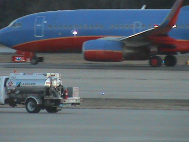 Boeing 737-700 (N914WN) - A Southwest Airlines Boeing 737-7H4 (N914WN) Taxiing down the road to Take Off 23L at Raleigh (RDU) to Philadelphia (PHL) as Southwest Airlines Flight 2791.