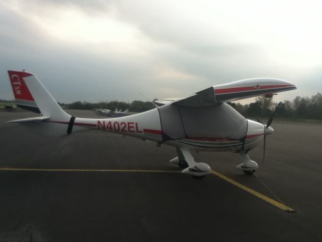 Experimental 100kts (N402EL) - Standing on taxiway looking at this "UNKNOWN" aircraft.