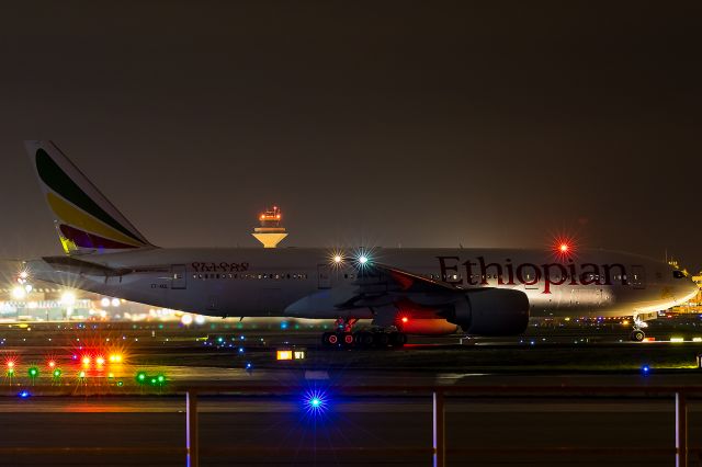 Boeing 777-200 (ET-AQL)