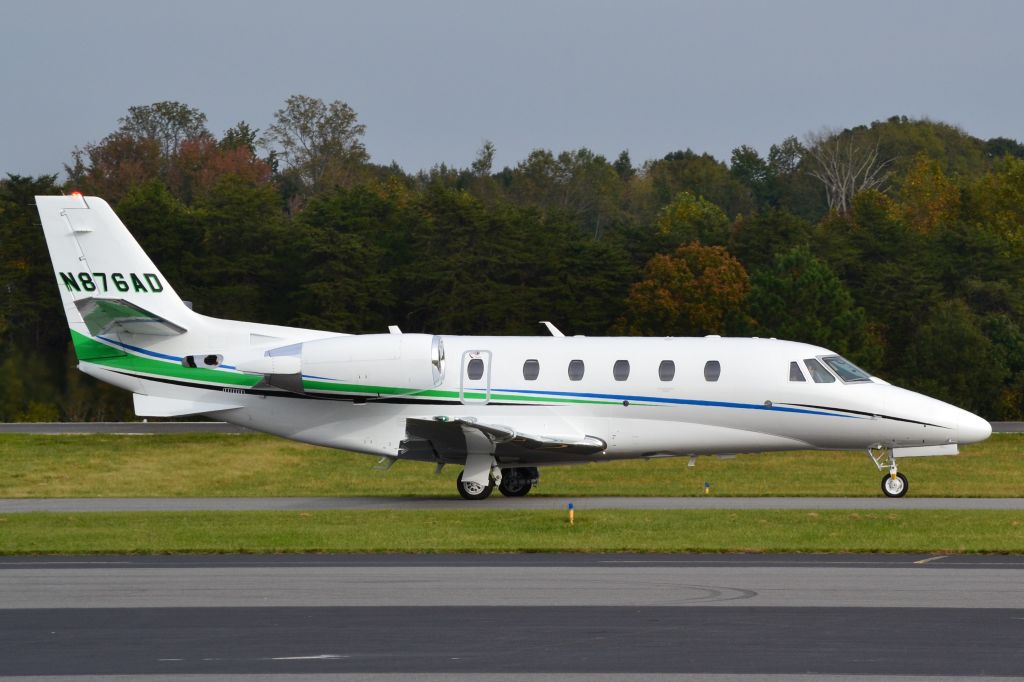 Cessna Citation Excel/XLS (N876AD) - PNC EQUIPMENT FINANCE LLC  taxiing at KJQF - 10/25/18