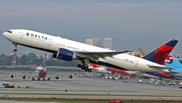 BOEING 777-200LR (N704DK)