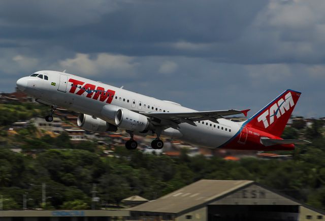 Airbus A320 (PR-MHQ)