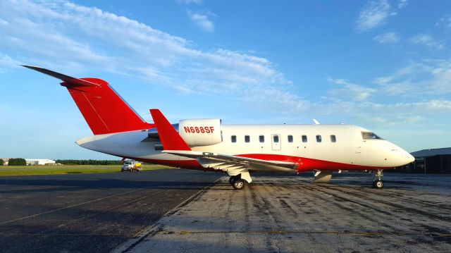 Canadair Challenger (N688SF)