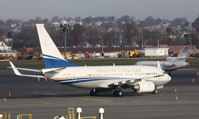 Boeing 737-700 (A6-DFR)