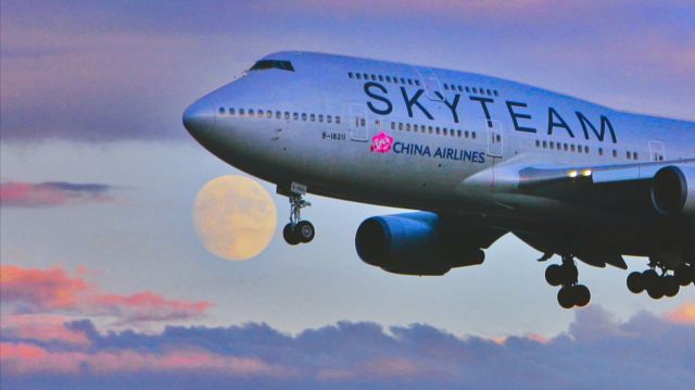 Boeing 747-200 (B-18211) - Boeing 747 hit the moon