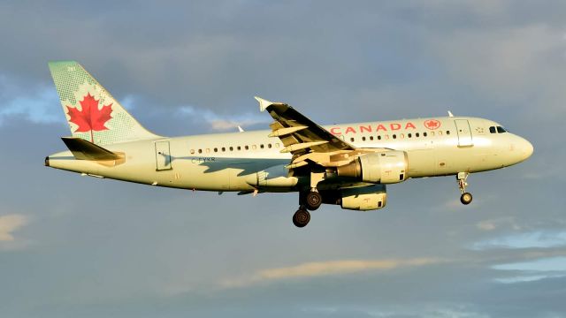 Airbus A319 (C-FYKR)