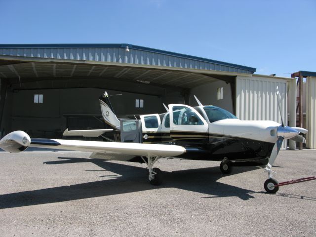 Beechcraft Bonanza (36) (N200UG)