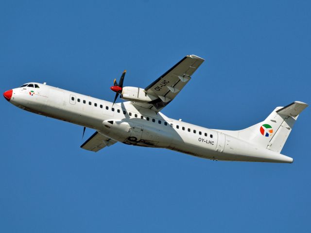 ATR ATR-72 (OY-LHC) - St. Magleby RWY22R