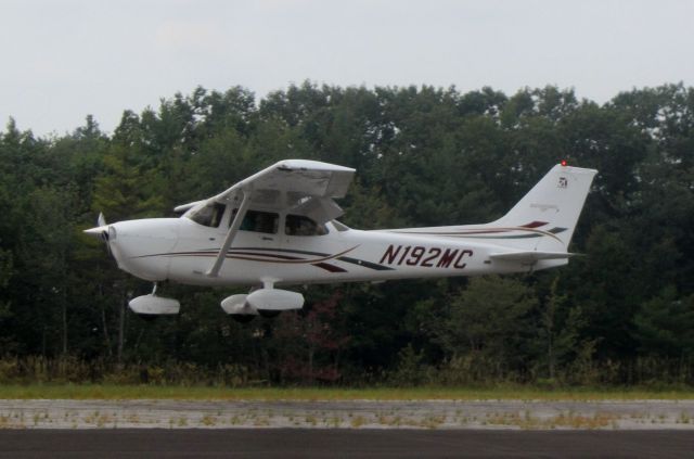 Cessna Skyhawk (N192MC) - Landing at Jaffrey Silver Ranch (KAFN) Jaffrey NH