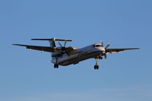 de Havilland Dash 8-400 (N415QX)