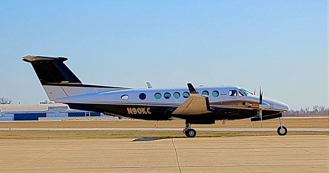 Beechcraft Super King Air 300 (N90KC)