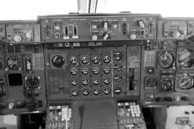 Boeing 747-200 (VH-EBQ) - APFDS, or Autopilot Flight Director System of a 1970s and 1980s B742, in modern aircraft now refered to as a MCP Mode Control Panel.