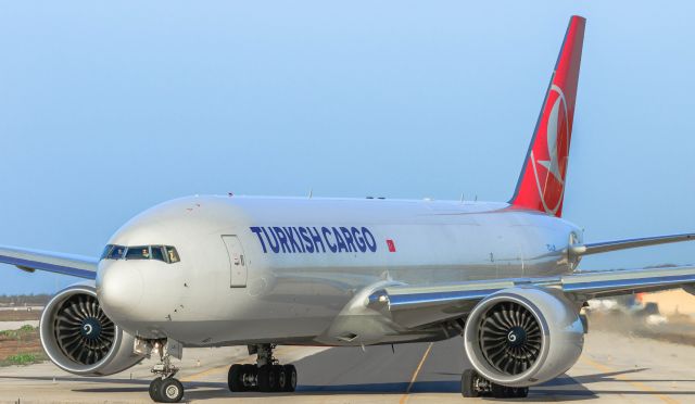 BOEING 777-200LR (TC-LJN) - Turkish airlines lining up for take off at TNCC Hato Curacao.