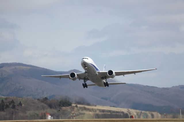 Boeing 777-200 (JA745A) - ２１April 2015: HKD-HND.