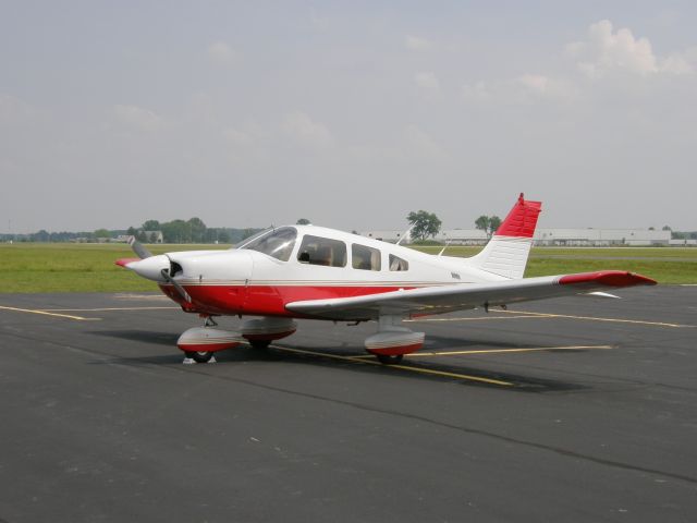 Piper Cherokee (N8262H)