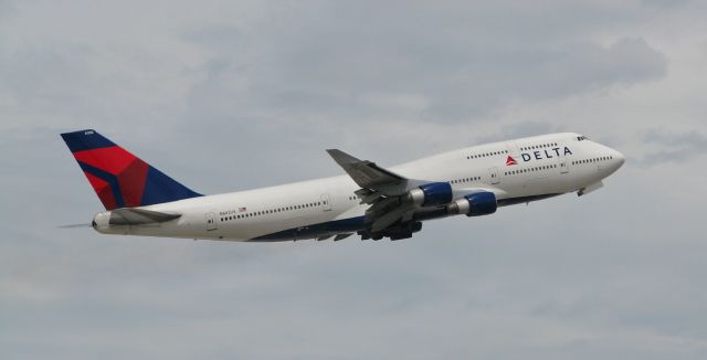 Boeing 747-400 (N662US) - Flashback (Eight years ago back to 2014) ~~br /2017 ....  Three years after this photo was taken, Delta retired the last six of the B747s in its fleet.  This one was wfu and sent into storage at Marana Pinal (KMZJ) in October, 2017.  That left just five Queens still flying for Delta.  By the end of the year, only 60 days after N662US went to the boneyard, the remaining five had also been sent out to pasture.  br /Today, this airframe is still std at KMZJ.  