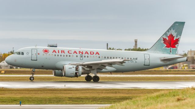 Airbus A319 (C-GAQL) - AC407 arrives at YYZ from Montreal, landing on runway 05