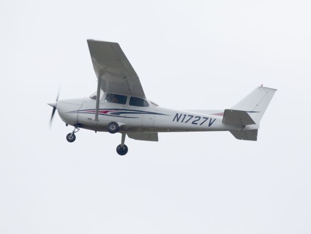 Cessna Skyhawk (N1727V) - 15 JUL 2016.