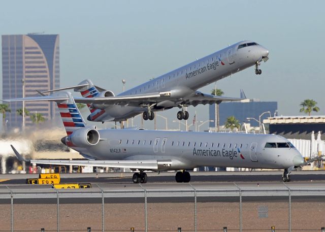 Canadair Regional Jet CRJ-900 (N942LR)