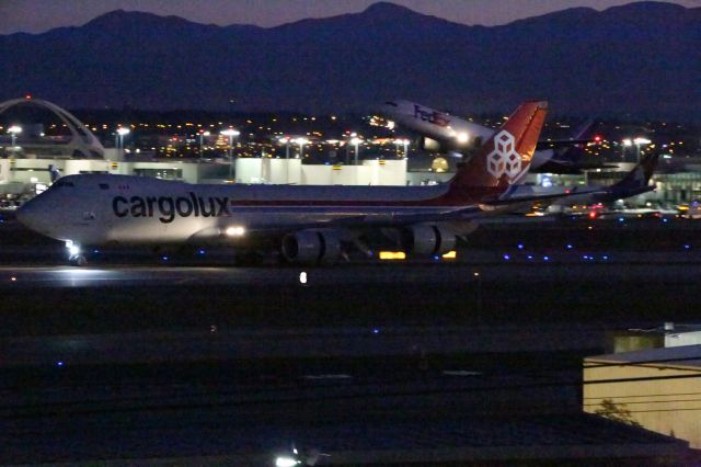 Boeing 747-400 (LX-VCL)