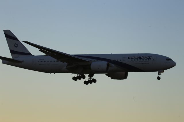 Boeing 777-200 (4X-ECF)