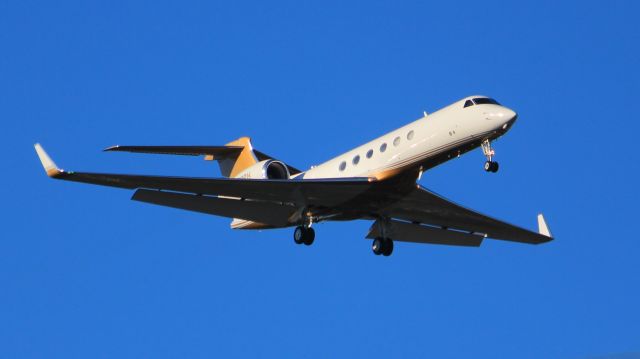 Gulfstream Aerospace Gulfstream V (N500RH) - Gulfstream G-V on final for 2L at Nashville