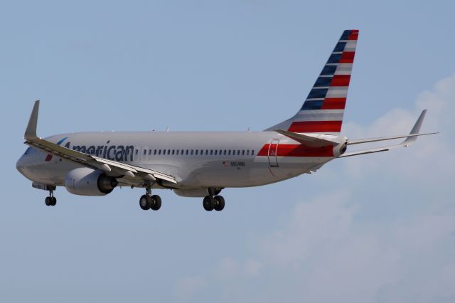 Boeing 737-800 (N804NN) - My very first 737 in new AA colors