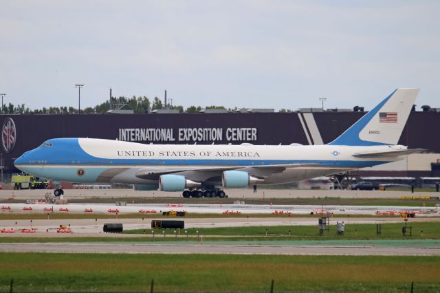 Boeing 747-200 (92-9000) - Air Force One taxiing to park on Pad-3 at KCLE for the first Presidential debate on 29 Sep 2020.