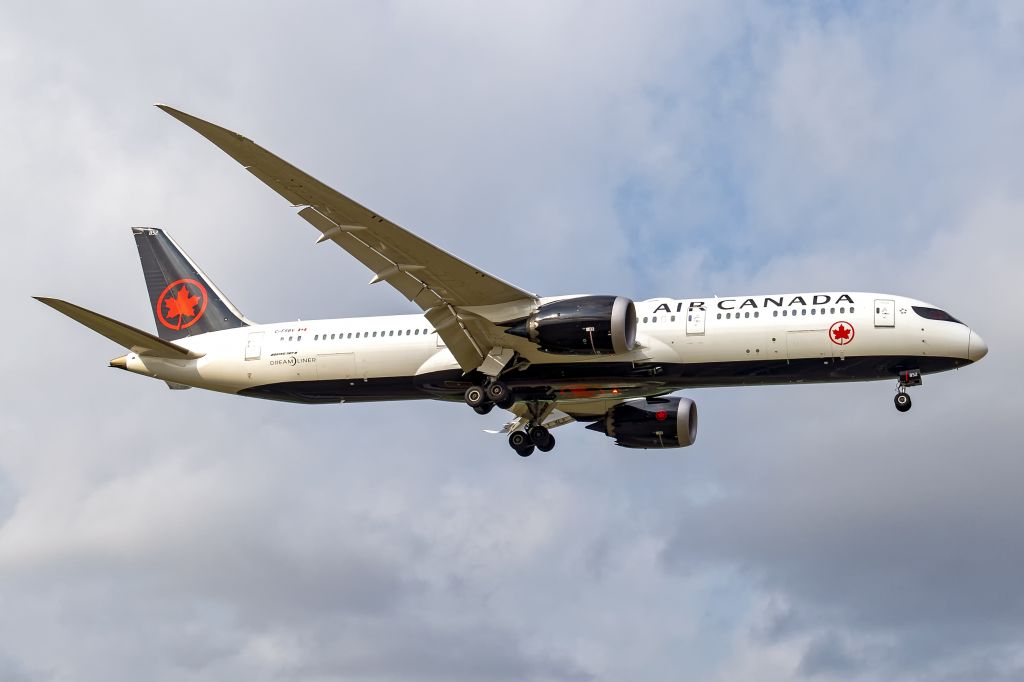 Boeing 787-8 (C-FSBV)