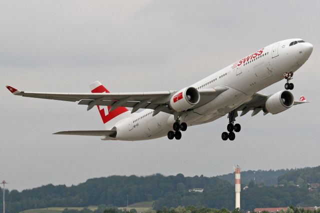 Airbus A330-200 (HB-IQG)