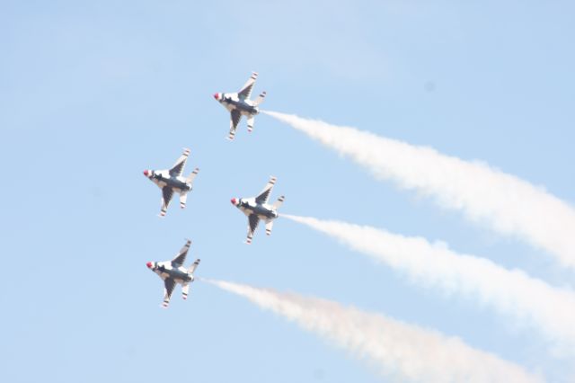 Lockheed F-16 Fighting Falcon — - california capitol airshow... thunderbirds