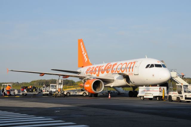 Airbus A319 (G-EZBU) - My ride from Nantes to Nice.