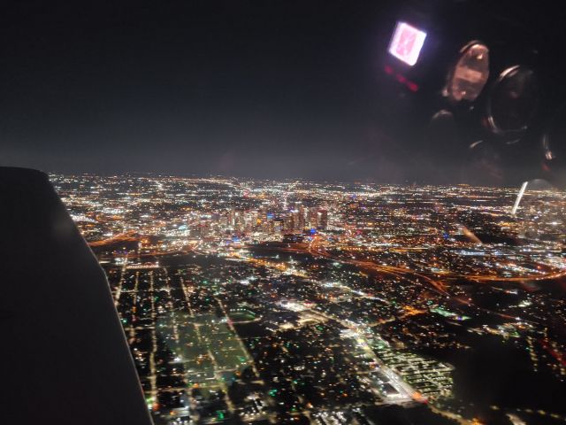 Piper Cherokee (N6199B) - Downtown Houston @2000 ft