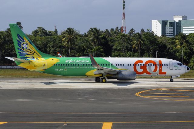 Boeing 737-800 (PR-GUK) - Boeing 737-700 (PR-GUK) Gol Foto tirada em Salvador SBSV