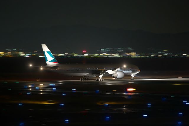 BOEING 777-300ER (B-KQM)