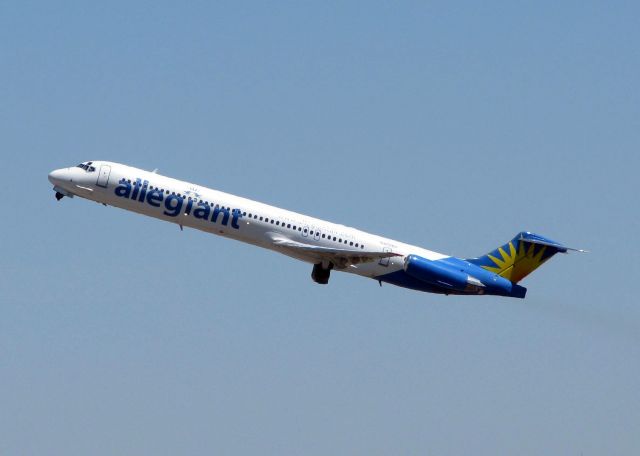 McDonnell Douglas MD-88 (N402NV) - Gear going up off of runway 32 at Shreveport Regional.