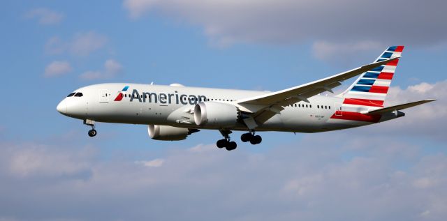 Boeing 787-8 (N877BF) - About to touch down is this 2020 American Airlines Boeing 787-8 Dreamliner in the Autumn of 2023.  LSZH - KPHL