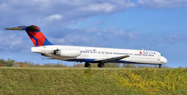 McDonnell Douglas MD-88 (N999DN)