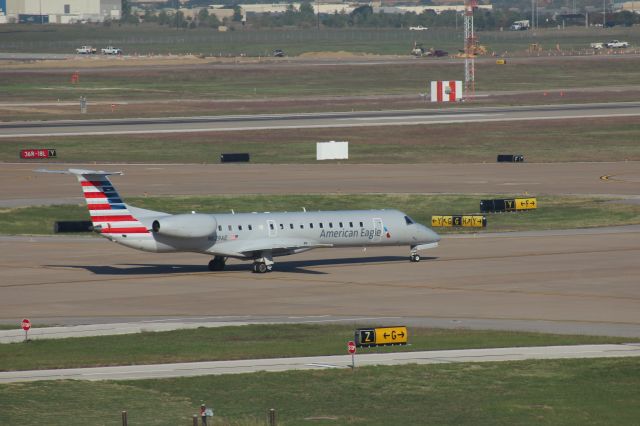 Embraer ERJ-145 (N629AE) - 111113 taxiing out to Rwy 18L