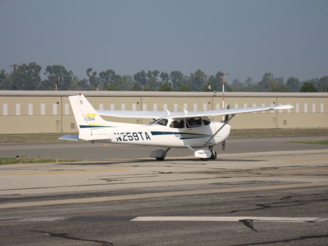 Cessna Skyhawk (N259TA) - Taxiing to RWY 24