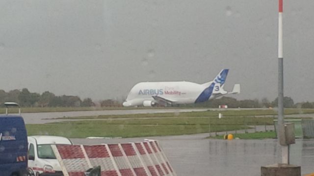 — — - BELUGA au départ de Nantes