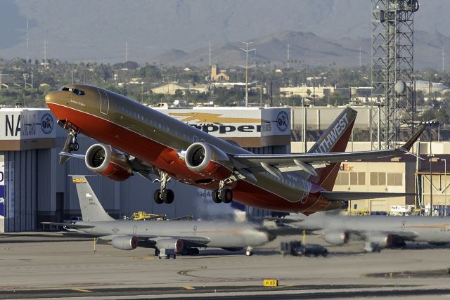 Boeing 737 MAX 8 (N871HK)